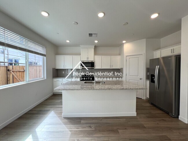 Foto del edificio - Brand New Sacramento 4bd/2.5ba Home!
