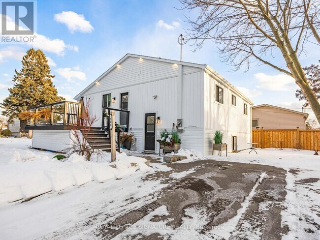 Building Photo - 706 Annland St