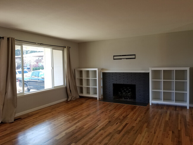 Foto del edificio - Remodeled 4 Bedroom 2 bath, NW Corvallis