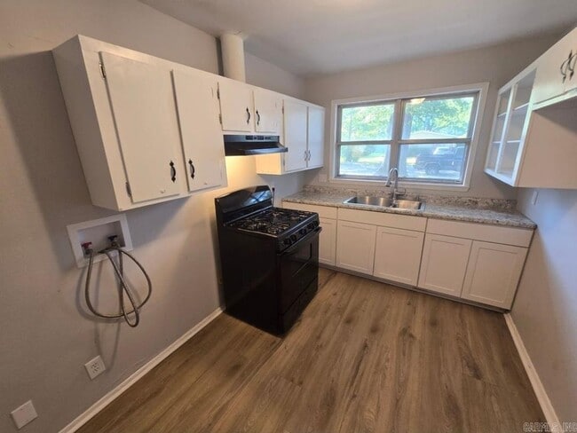 Building Photo - 620 Neal St