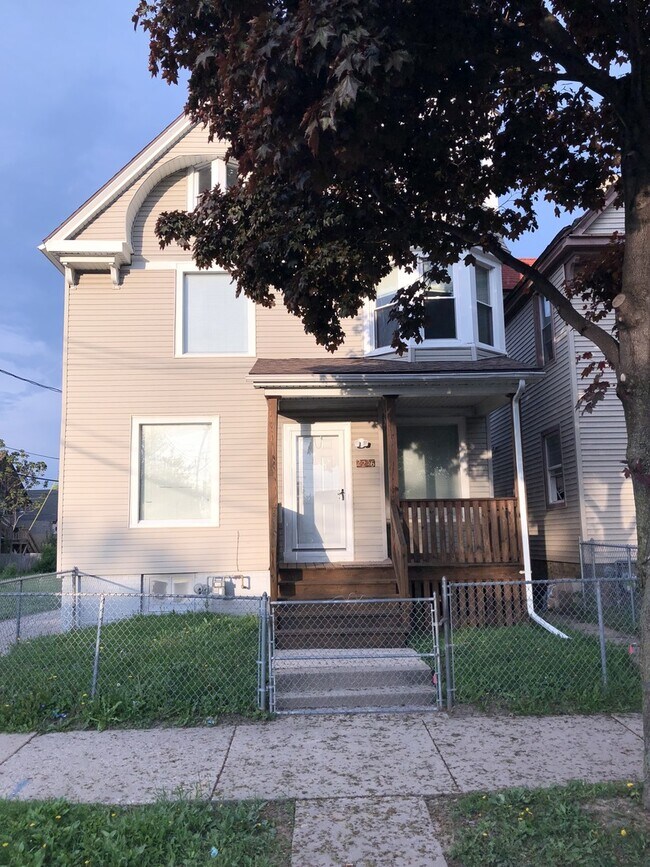 Foto del edificio - Updated 5BR/1.5BA Rent to Own Single Family Home