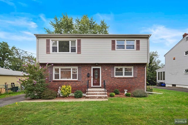 Primary Photo - 12 Stanchak Ct