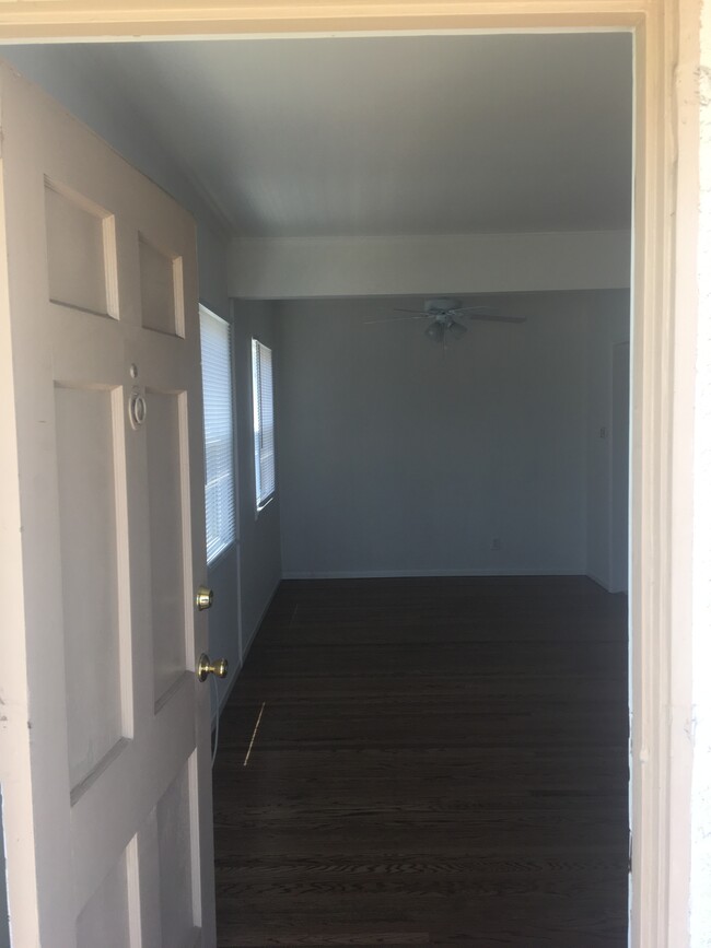 Foto del edificio - 4403 Ensign Ave