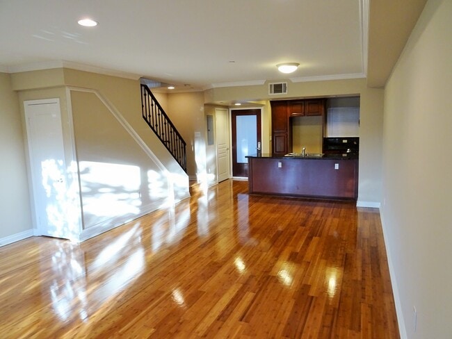 Building Photo - 5056 Laurel Canyon Blvd