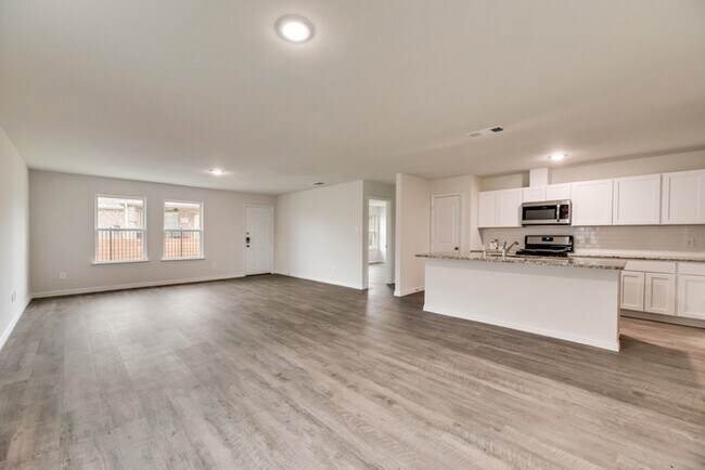 Building Photo - 461 Bobbie St