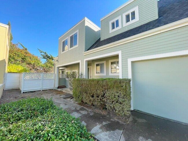 Foto del edificio - Price just reduced! Beautifully updated 4 ...