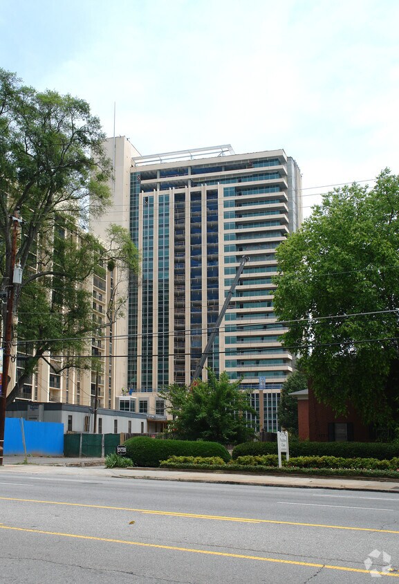 Peachtree Kingsboro Apartments in Atlanta, GA