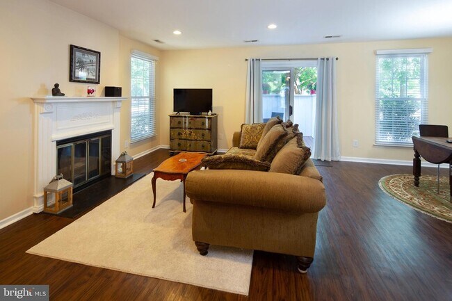 Foto del edificio - 12 Meadow Ln