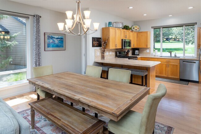 Building Photo - River's Edge Golf Course, Upscale Unit on ...