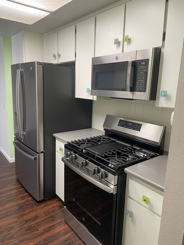 Primary Photo - Charming two bedroom condo in downtown Mor...