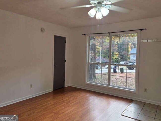 Building Photo - 4751 Valley Dale Dr SW