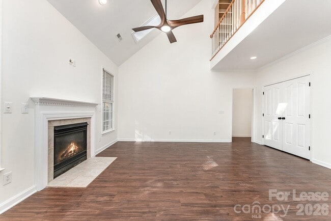 Foto del edificio - 10010 Gladwick Ct