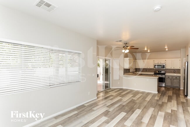 Foto del edificio - 812 New Season Ct