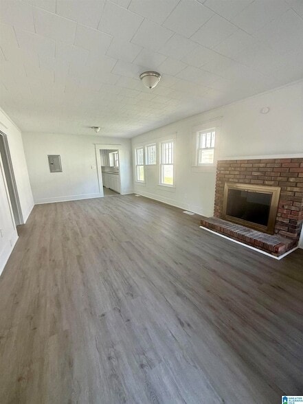 Building Photo - 1736 Mountain Dr