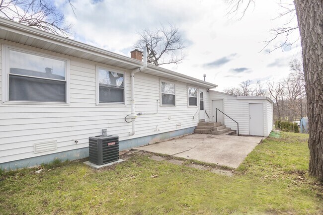 Building Photo - 24224 N Old McHenry Rd