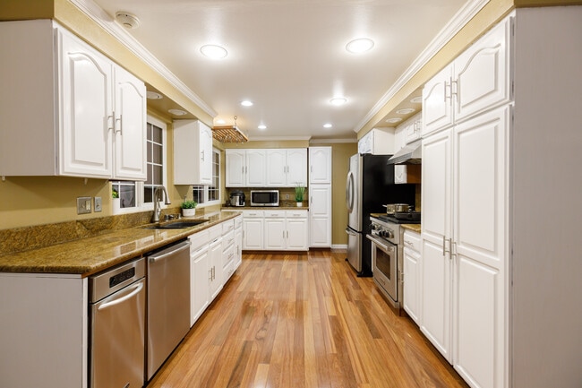 Building Photo - 15007 NE 12th St