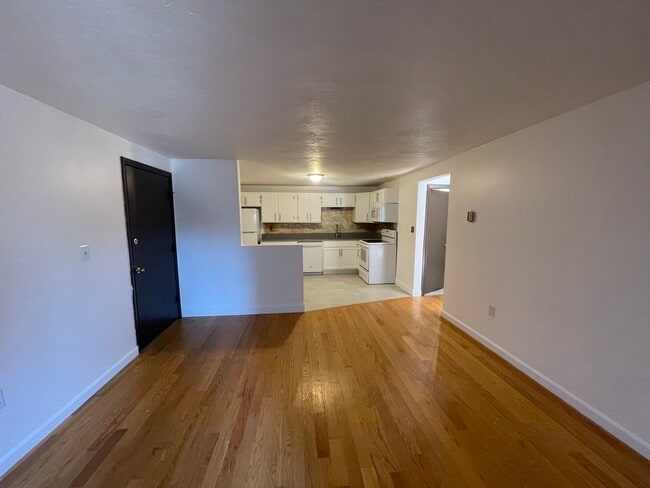 Building Photo - 224 Main St