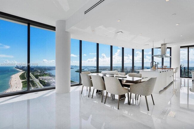 Foto del edificio - 15701 Collins