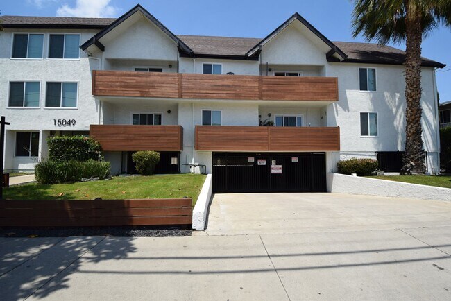 Foto del edificio - 15049 Burbank Blvd