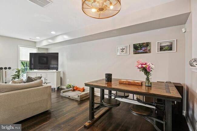 Foto del edificio - 1531 Marlborough Ct