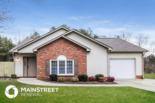 Building Photo - 2927 Faircroft Way