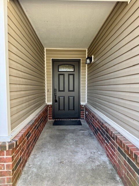 Building Photo - 808 E Olrich St