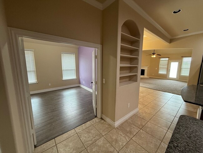 Building Photo - 3 bedroom + office  or 4th bedroom, storm ...