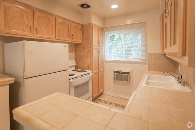 2BR,2BA - Kitchen - 12036 Goshen Ave.