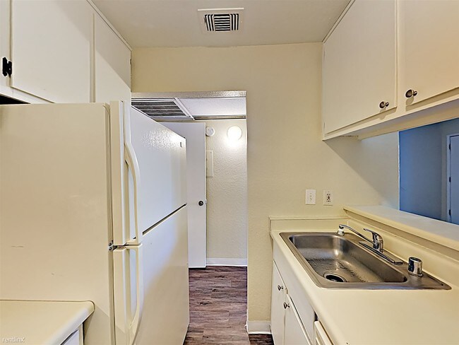 Foto del edificio - 7456 Sandalwood Dr