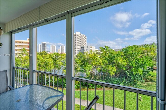 Foto del edificio - 2930 Point E Dr