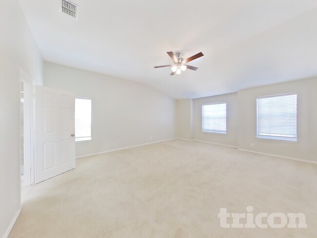 Foto del edificio - 141 Carnousty Dr