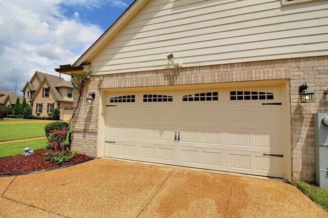 Building Photo - Spacious 5BR House in Collierville