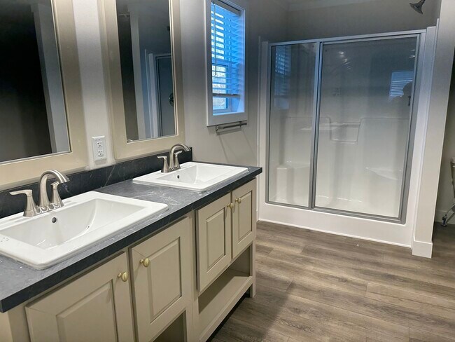 Foto del edificio - 412 Laurel Oak Ln
