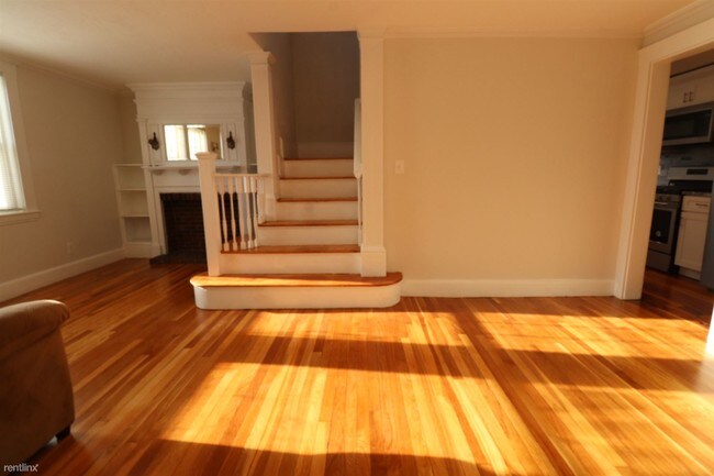 Building Photo - 2 br, 1 bath  - 12 Lowell St # 1A