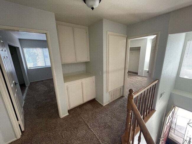 Foto del edificio - Highly Desirable 4b/3b Orangecrest Home