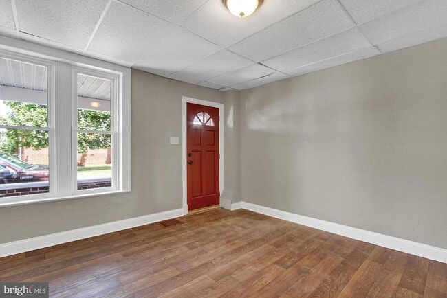 Building Photo - Three bedroom townhome East York