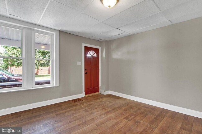 Foto del edificio - Three bedroom townhome East York