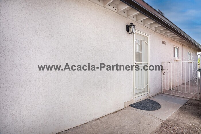 Primary Photo - One Bedroom with fenced yard