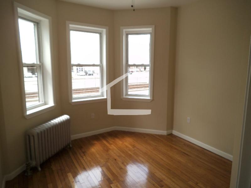 Primary Photo - 1189 Commonwealth Ave
