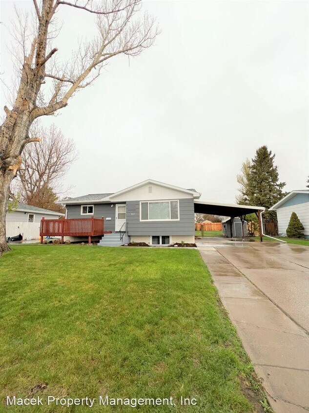 4 br, 2 bath House 917 Avenue B NW House for Rent in Great Falls