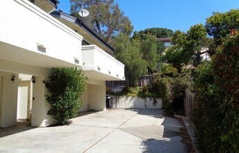 Building Photo - 450 Solar Way