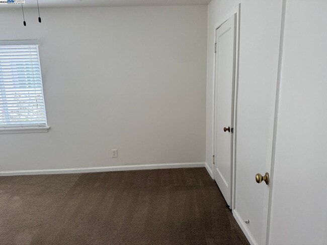 Building Photo - 987 Paulson Ct