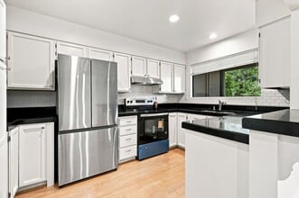 Building Photo - 320 Grapevine Pl