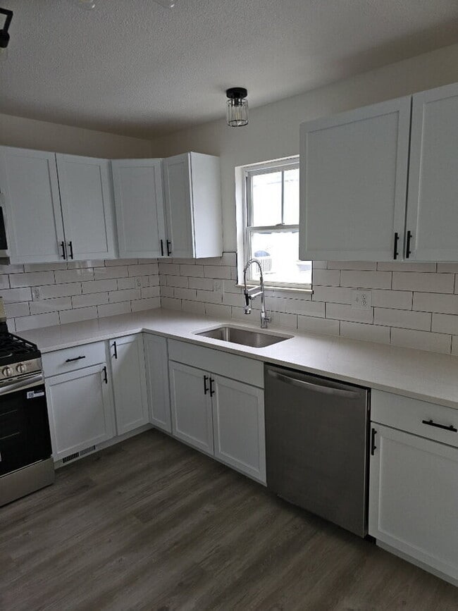 Building Photo - 821 Nela View Rd