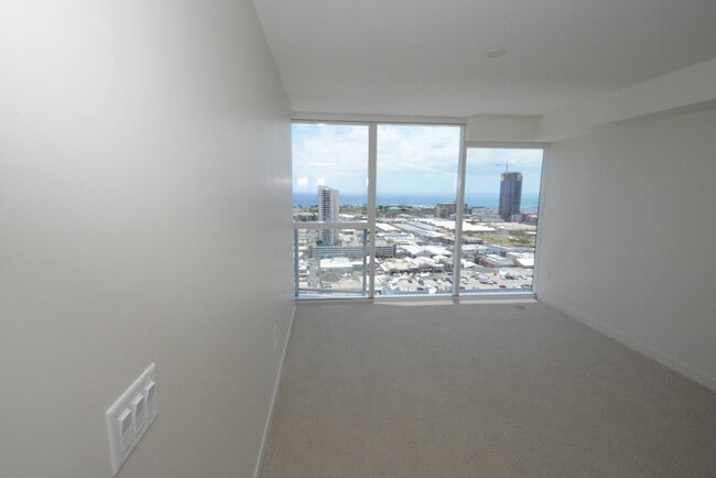 Building Photo - 888 Kapiolani Blvd