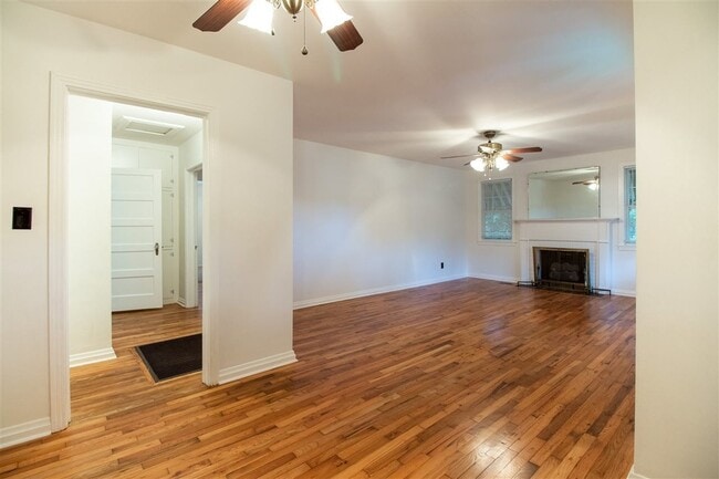 Building Photo - 710 Glenview Dr