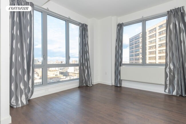 Building Photo - 321 W 110th St