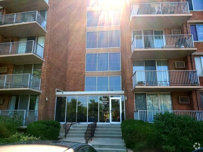 Building Photo - 2201 S Highland Ave