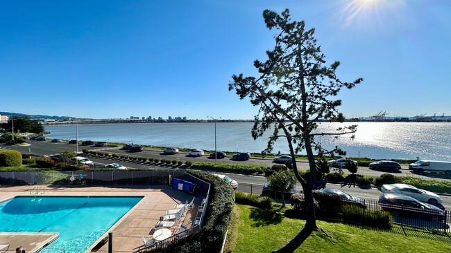 Foto del edificio - Unique & Stunning Views of the Bay - Large...