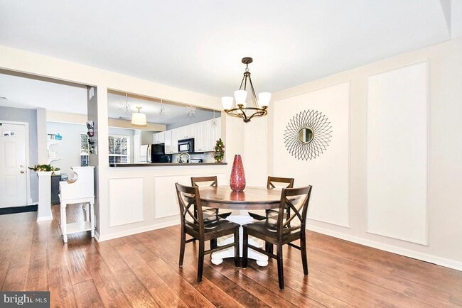 Building Photo - 102 Peregrine Ln